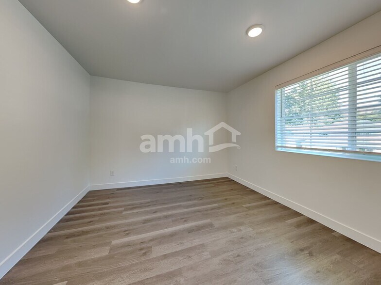 Building Photo - 7713 Brenden St SW