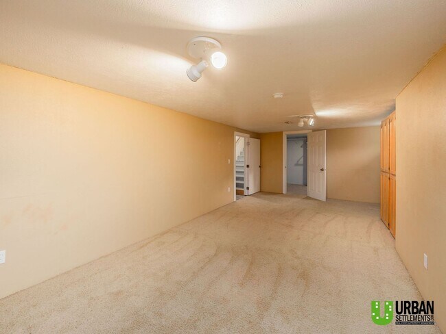 Building Photo - 3 Bedrooms | 1 Bathroom | 2,168 Sq. Ft. | Attached Garage | Large Yard