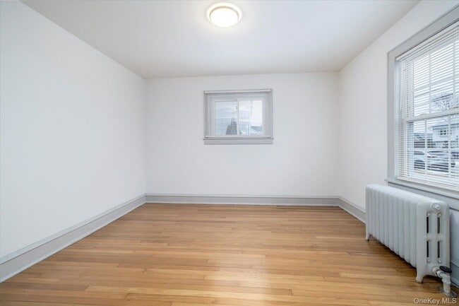 Building Photo - 21 Twin Lawns Ave