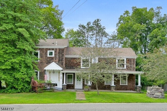 Building Photo - 425 Powerville Rd