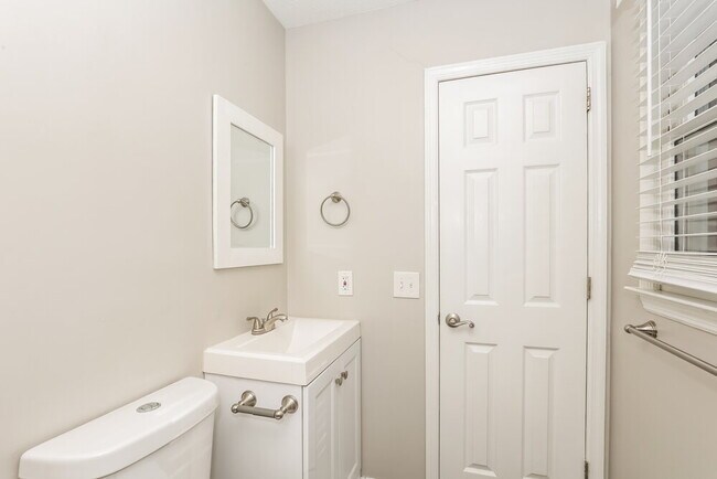 Building Photo - 116 Hermitage Dr