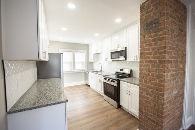 Building Photo - 2112 Lincoln Ave