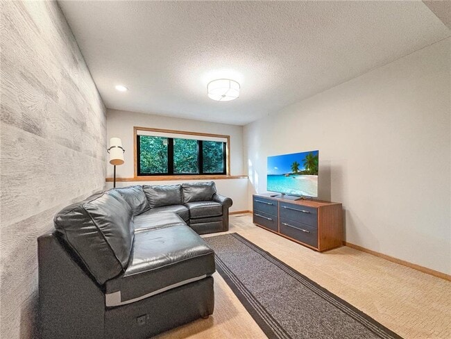 Building Photo - 13900 Hill Ridge Dr