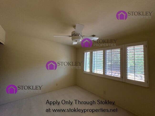 Building Photo - 270 Live Oak Dr