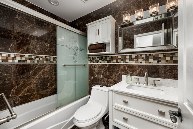 Building Photo - 4025 Rolling Meadow Ln