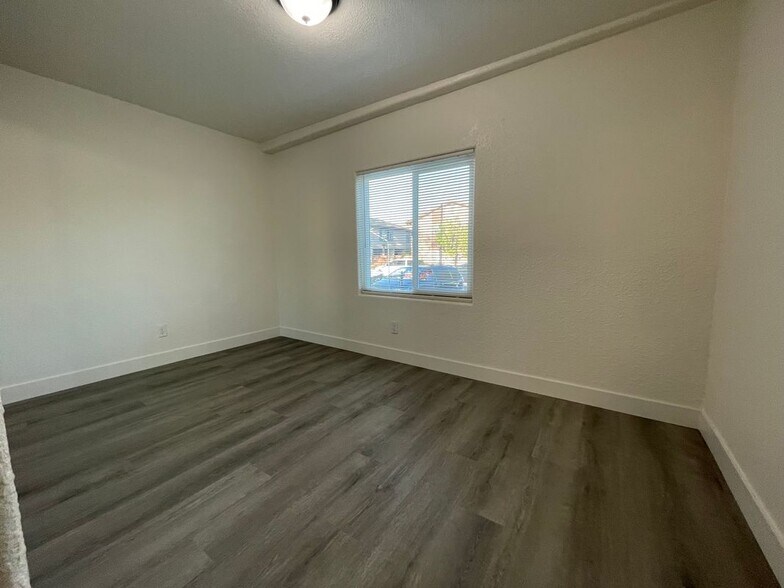Building Photo - 1823 Gardenia Ave
