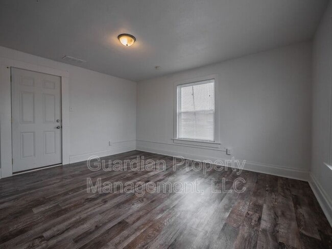 Building Photo - 108 N Buchanan St