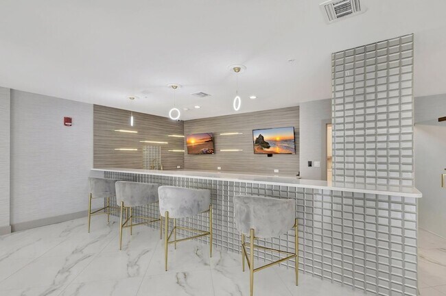 Building Photo - 5200 N Ocean Dr