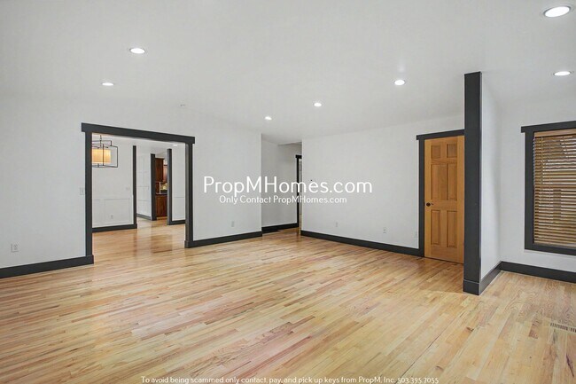Building Photo - Unique Luxury Three Bedroom Home in Hallinan!