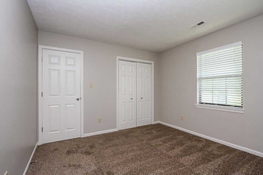 Building Photo - 5766 Pine Knoll Blvd