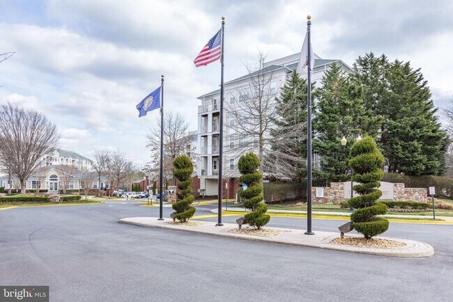 Building Photo - 1645 International Dr