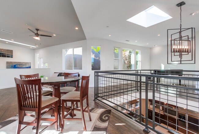 Building Photo - 28548 Meadow Glen Way W