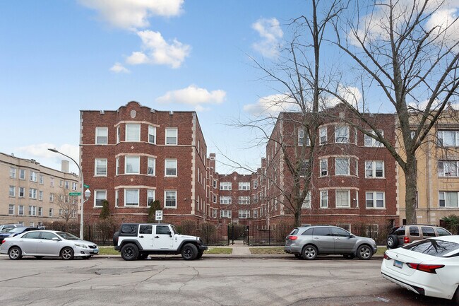 Primary Photo - 7381 N Damen Ave