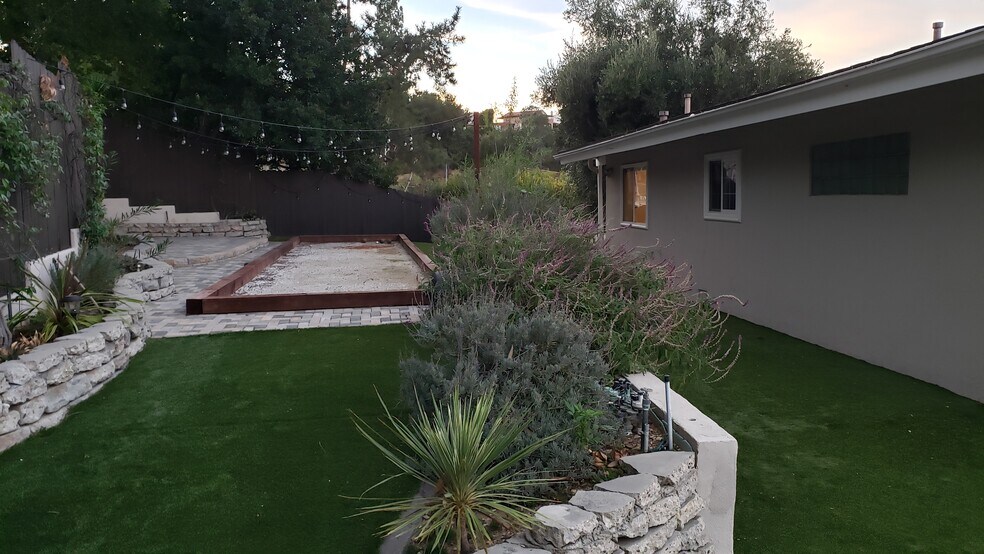 Building Photo - 18610 Paseo Nuevo Dr