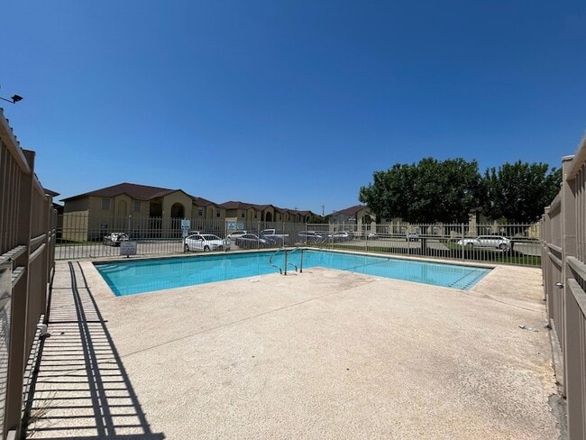 Building Photo - 9804 Cantera Ct