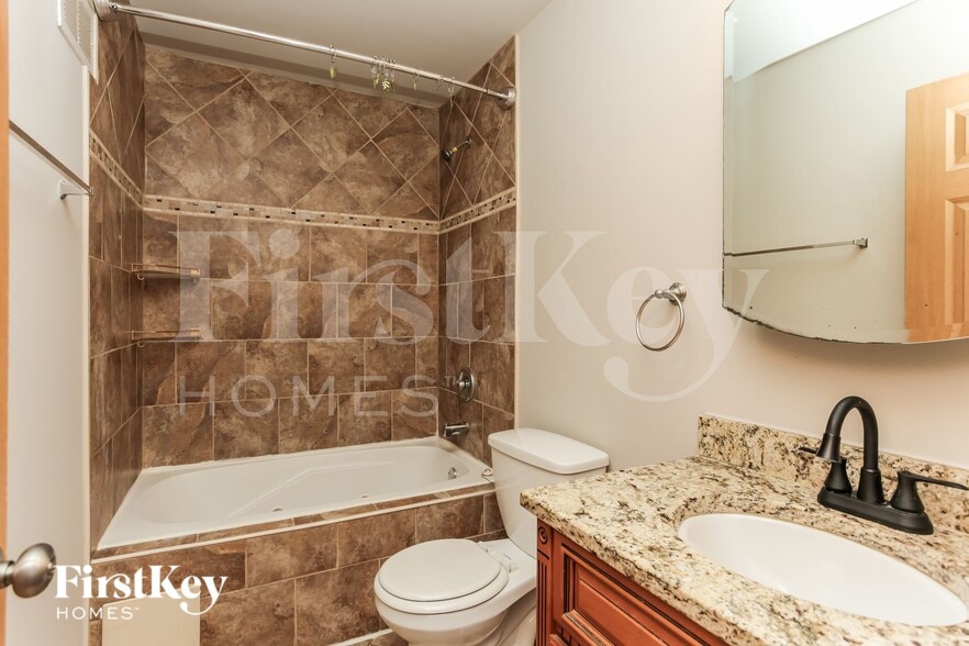 Building Photo - 932 Symphony Dr