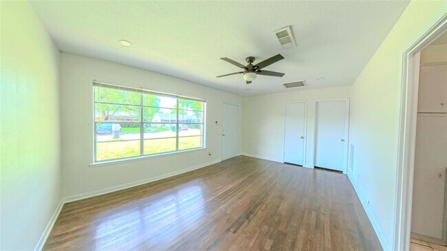 Building Photo - 4322 Tavenor Ln