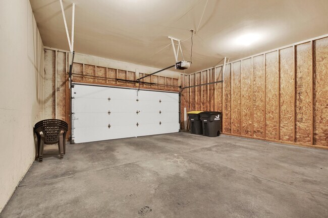 Building Photo - 407 Century Oak Dr