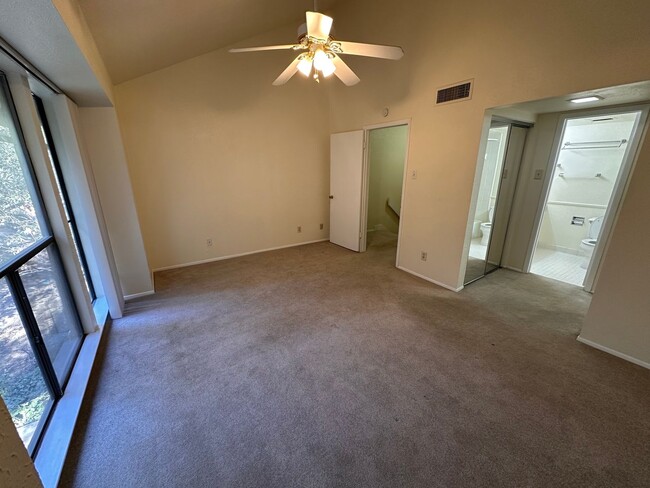 Building Photo - Spacious 2 story townhome in gated and gua...