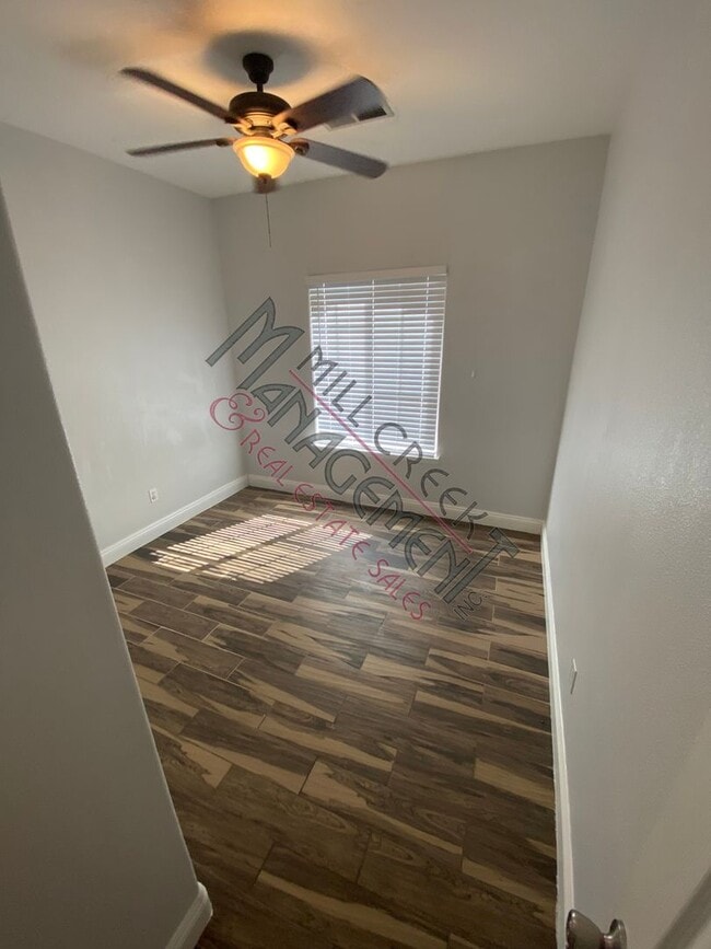 Building Photo - Lovely 3 Bed/2 Bath w/Yard Care Included L...