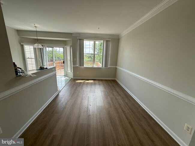 Building Photo - 5714 Goldfinch Ct