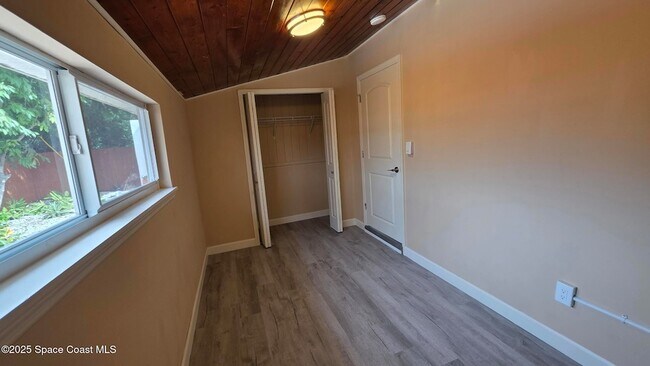 Building Photo - 6409 Ridgewood Ave