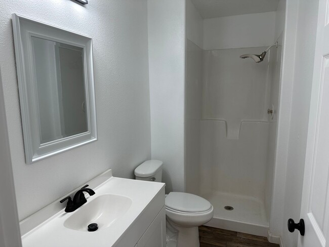 Building Photo - *utilities included* Remodeled 3 bed 3 bat...