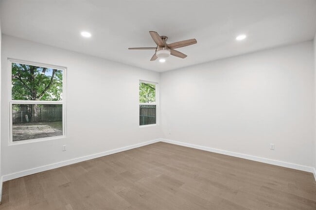 Building Photo - 7520 Uray Dr