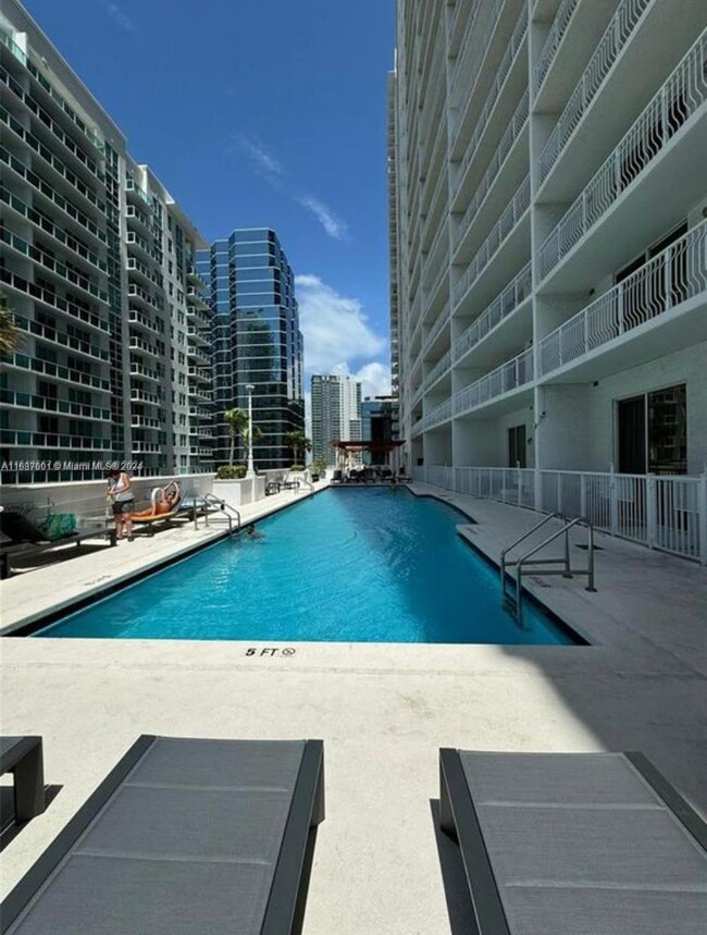 Building Photo - 1200 Brickell Bay Dr