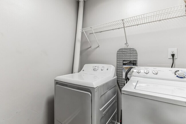 Building Photo - 965 Bassman Ln