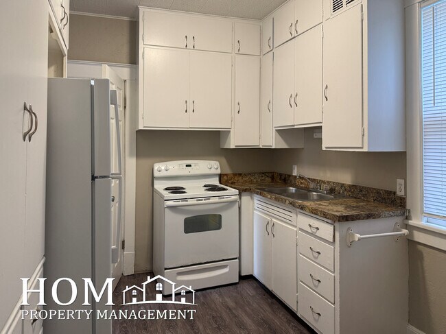 Building Photo - 110 Bradley St