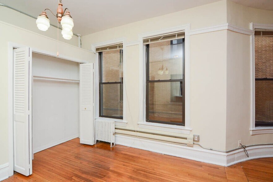 Building Photo - 1225 N Dearborn St