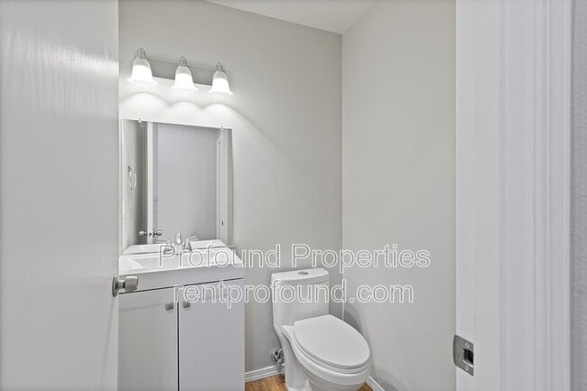 Building Photo - 7533 SW Applegate Dr