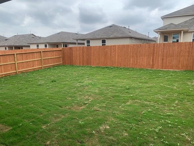 Building Photo - **APPLICATION RECEIVED** *MOVE IN SPECIAL* Stunning 4/2 Home With Access To Pool, Trails & 24-Hou...