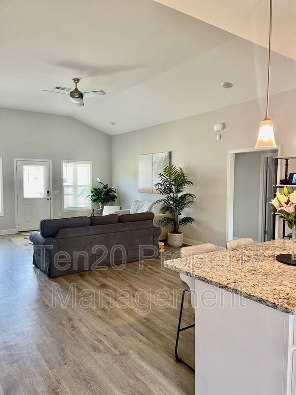 Building Photo - 30 Vineyard Dr