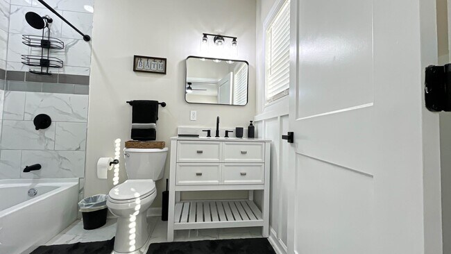 Building Photo - 2813 Mead Rd