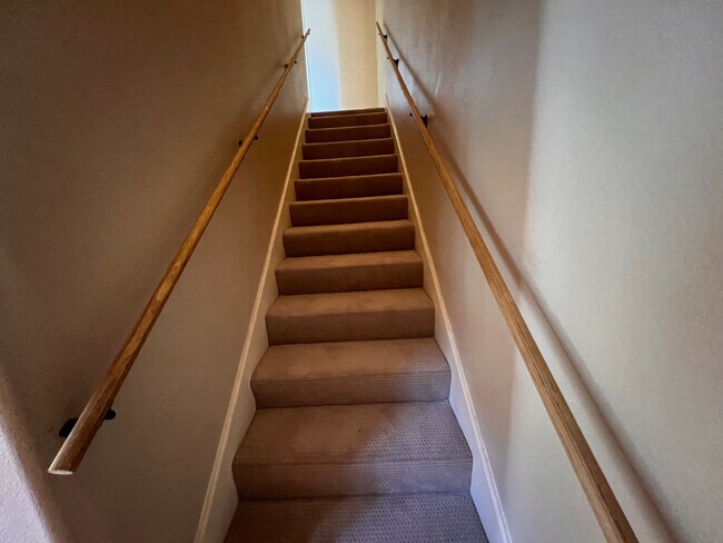 Building Photo - 1500 East Side Dr