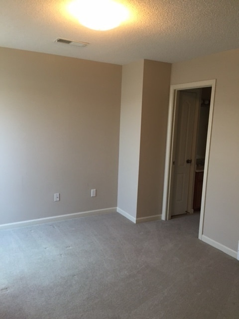 Building Photo - UNDER REPAIR!