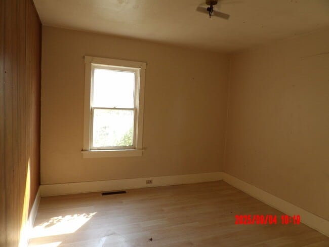 Building Photo - 2 Bedroom House with Full Basement