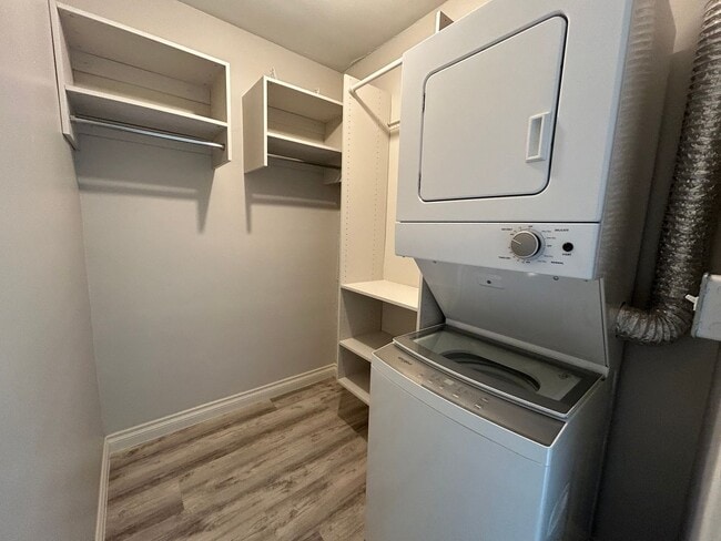 Building Photo - Charming Old Town Apartment