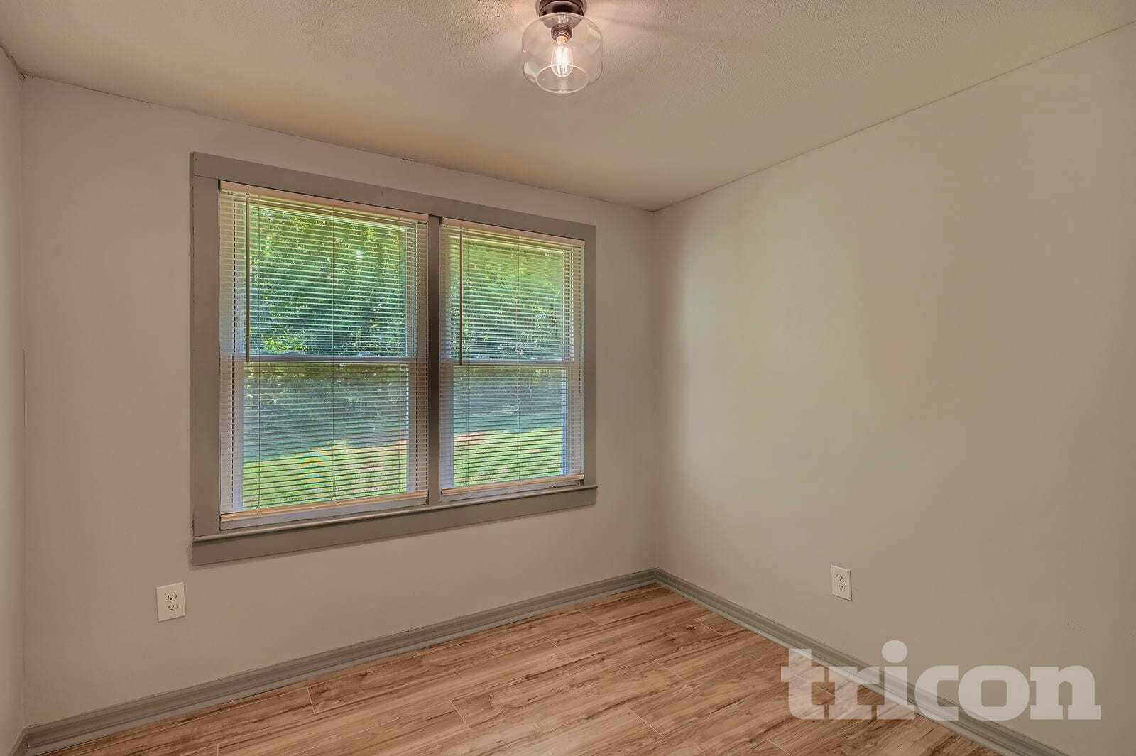 Building Photo - 11 Swan Dr