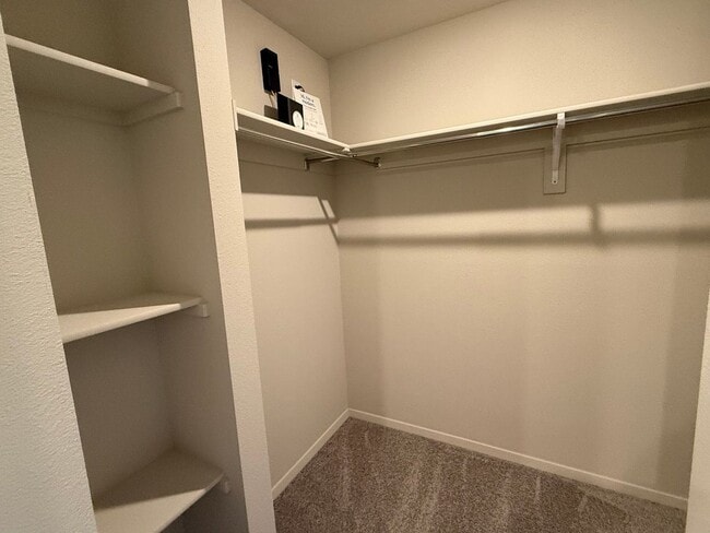 Building Photo - Welcome home to your 4 bed, 2 bath home in the desirable area of Broken Arrow, OK.