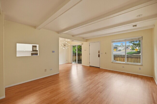 Building Photo - $1,645.95, 2 bed, 1.5 bath, located in Lakewood with Washer and Dryer