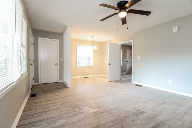 Building Photo - Charming Home in Spartanburg!