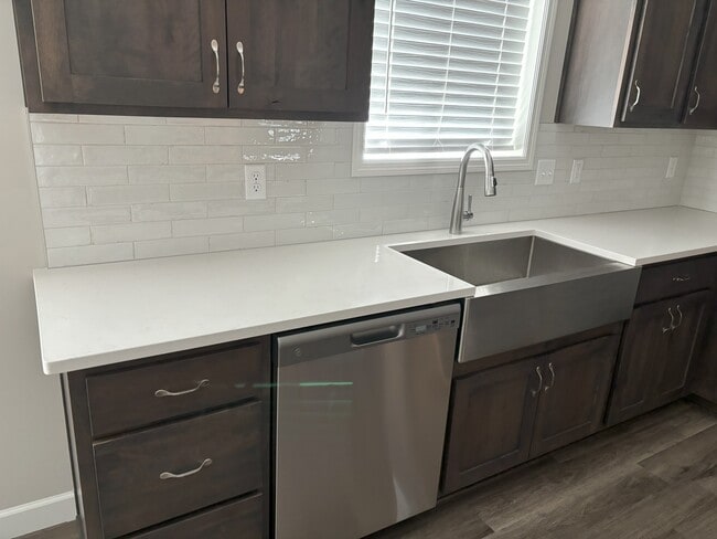 Building Photo - 353 Karen Ln