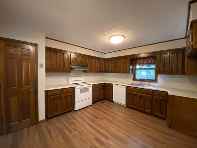 Primary Photo - 1204 8th Ave NE