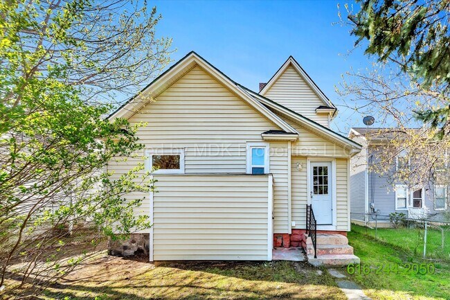 Building Photo - STUNNING REMODEL!!! Extremely Spacious 3 Bedroom (Extra Room) Home!! SECTION 8 APPROVED! (Handica...