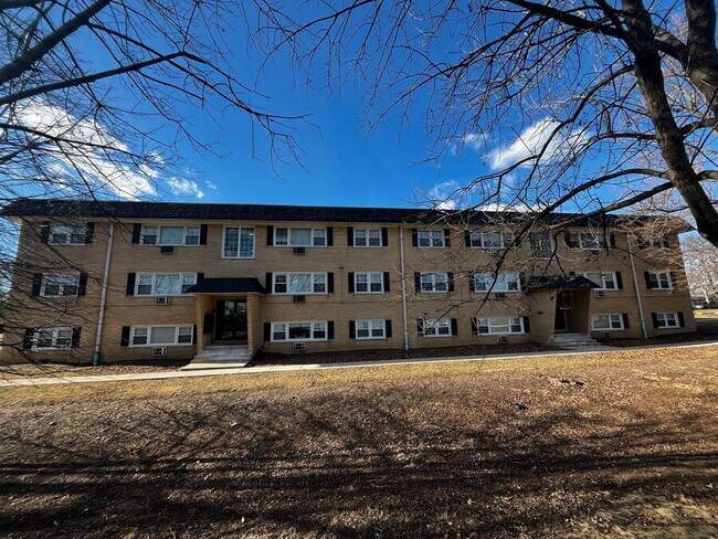 Primary Photo - 27 N Maple Ct