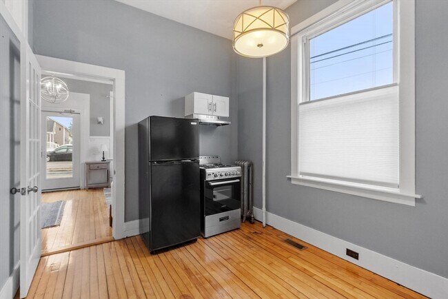 Building Photo - 113 Main St