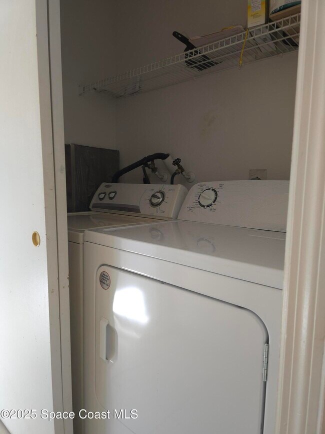 Building Photo - 245 Spring Dr